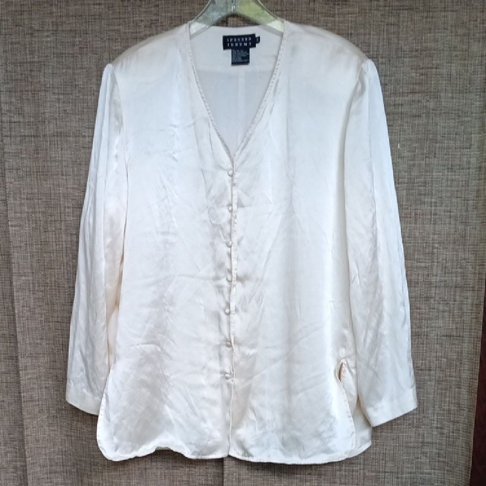 Liz Claiborne Ivory V-Neck Button Front Blouse